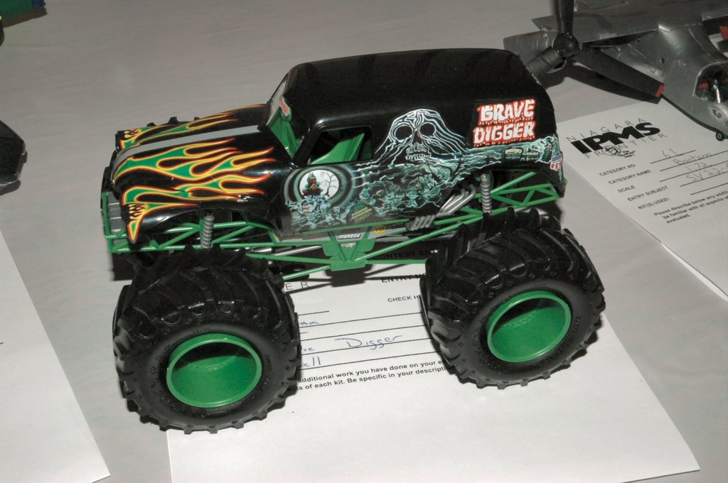 gravediggermonstertruck.jpg