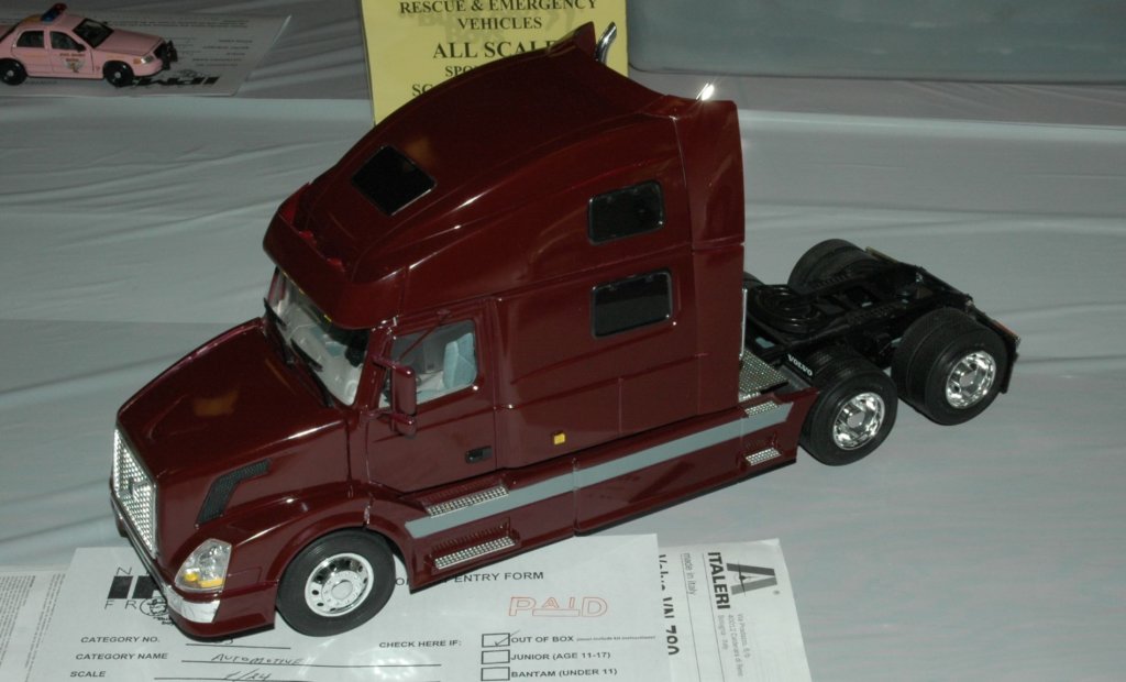 volvotractortrailer.jpg