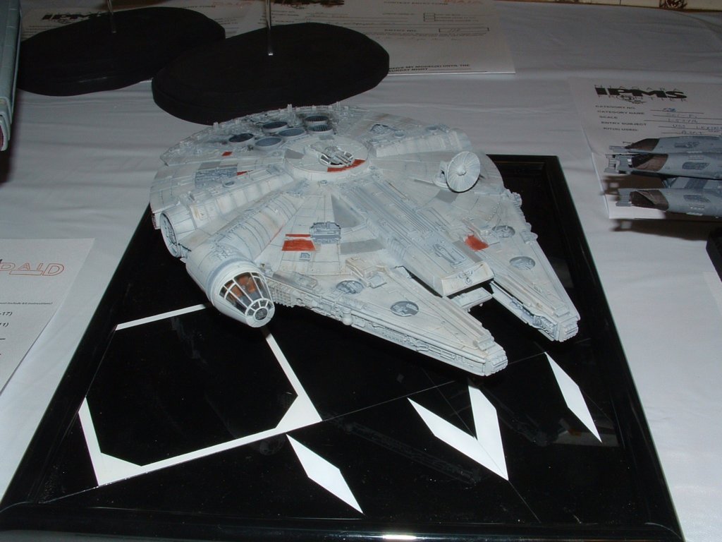 millenniumfalcon.jpg