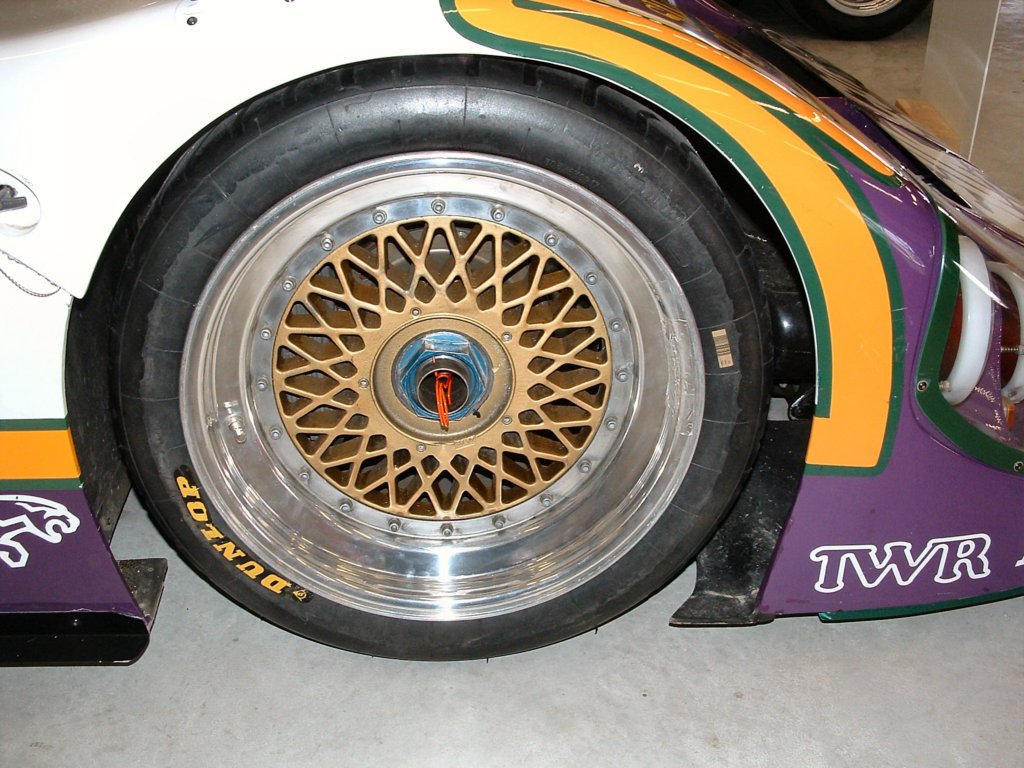 jaguarxjr96.jpg